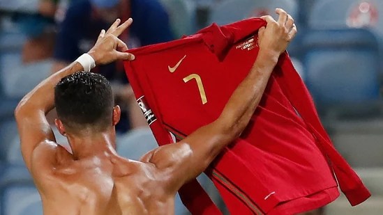 “He's Broken Record After Record" - Sir Alex Ferguson Reveals Why Cristiano Ronaldo Should Win Ballon d'Or Over Lionel Messi 5