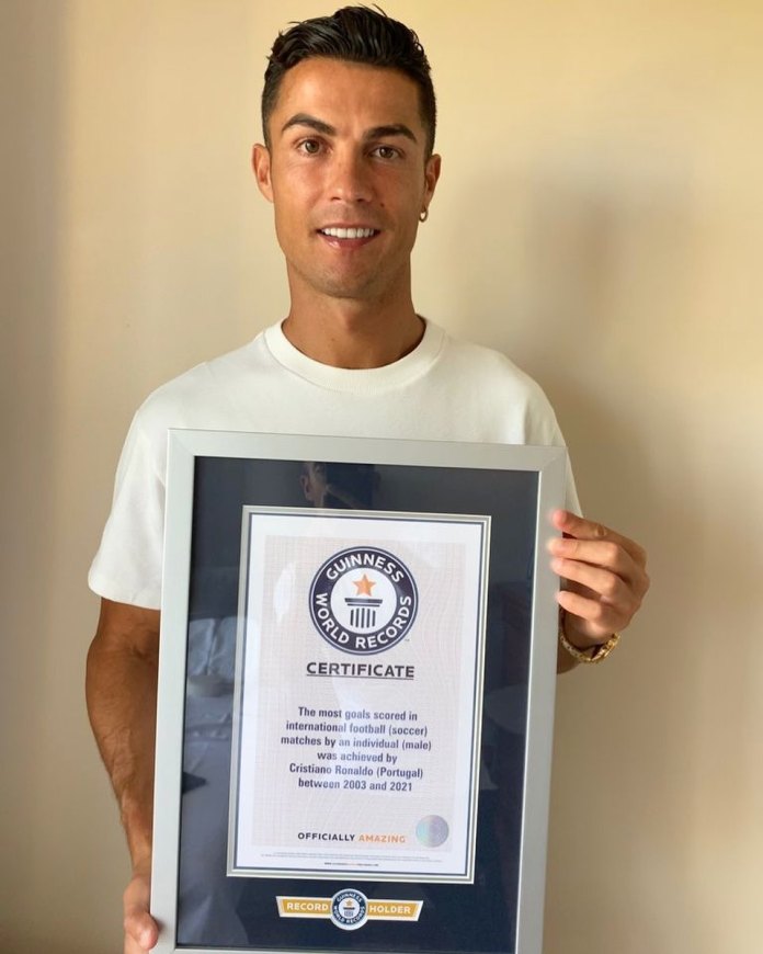 “He's Broken Record After Record" - Sir Alex Ferguson Reveals Why Cristiano Ronaldo Should Win Ballon d'Or Over Lionel Messi 3 Cristiano Ronaldo poses with Guiness World Record certificate