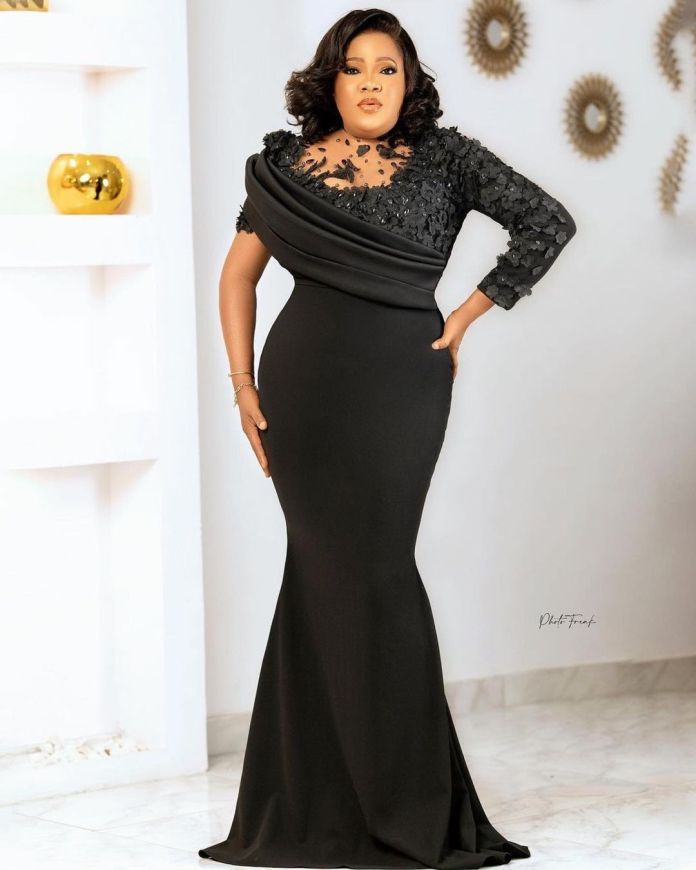 Get Up To Speed On Black Aso Ebi Trends With These 12 Styles Screaming Style And Class 8