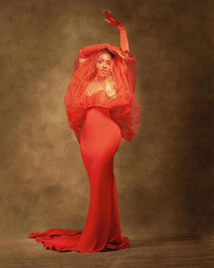 See How Your Favs Dropped Super Bold Christmas Fashion Statements 27