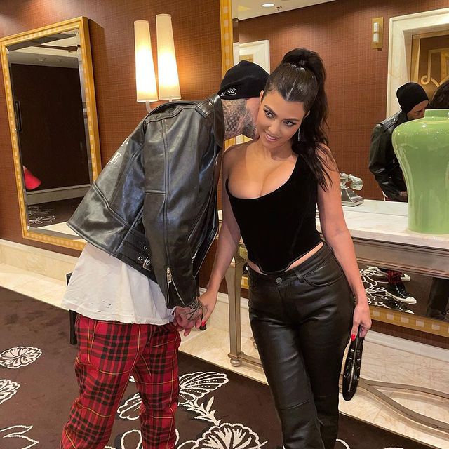 Kourtney Kardashian and Travis Barker's latest mirror selfie is NSFW... but that's not going to stop us from sharing with you. Link in bi😉. (📷: Instagram)