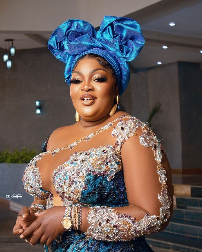 Be Editing Small Small Ooo...Hand Don Bend Like This - Fans Mock Eniola Badmus Over An Over-Edited Picture Of Herself 1 Eniola Badmus
