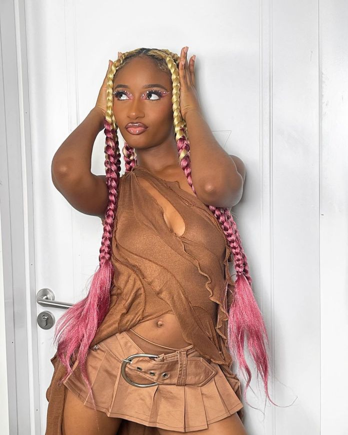 I No Send Your Papa! Ayra Starr Steps Out In Another Juicy Mini Skirt 2