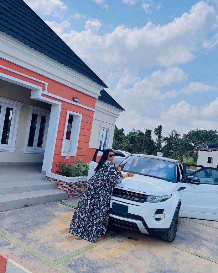 1 Year After Selling Her Old Range Rover To Complete Her House, Nkechi Blessing Buys Another One 1