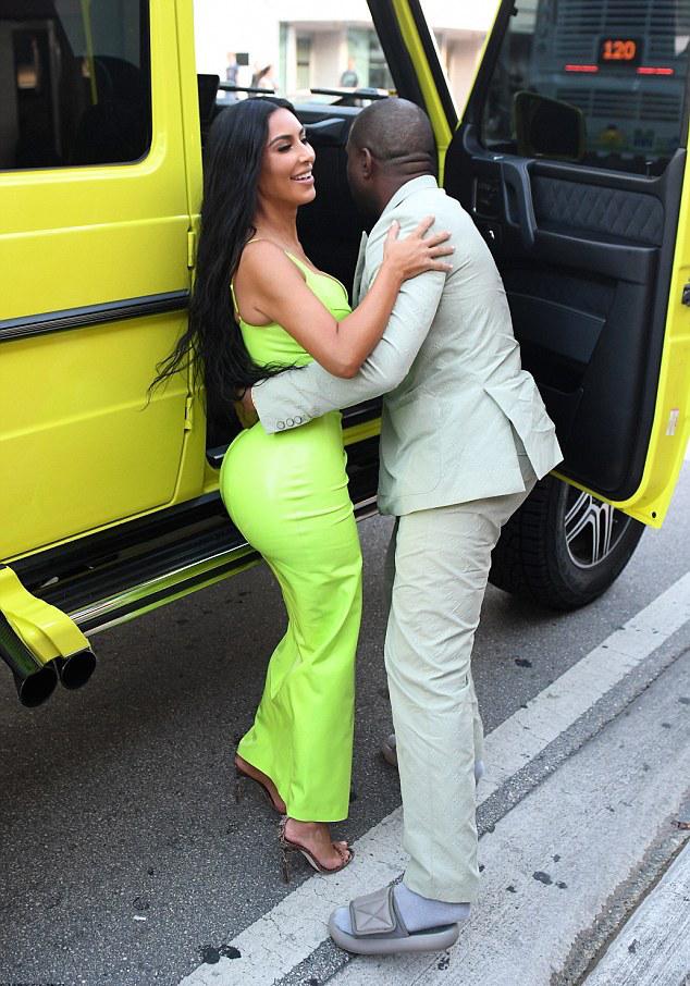 That S A Lift Kanye West Carries Kim Kardashian Out Of